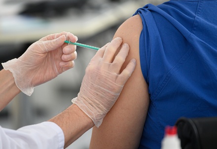 Власти Германии сообщили о нехватке вакцины против коронавируса
