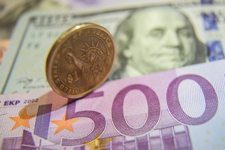 Курсы доллара и евро взлетели на Московской бирже