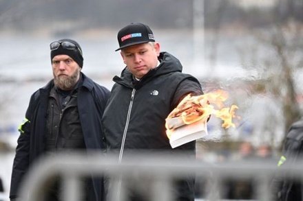 Политолог призвал объявить джихад Швеции после сожжения Корана