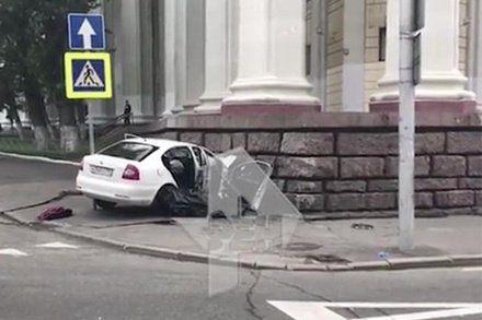 Автомобиль протаранил стену Театра Российской армии