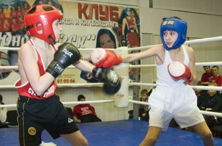 Глава Федерации спортивной борьбы призвал детей заниматься борьбой и боксом вместо ММА