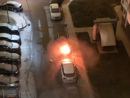 Поджигатель автомобилей в Новой Москве попал на видео