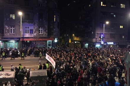 Протестующие в Белграде потребовали отставки президента и премьера Сербии