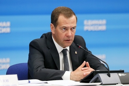 Дмитрий Медведев призвал сохранить уровень реальных зарплат граждан