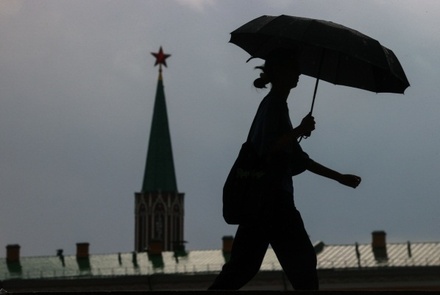 В Москве из-за сильного дождя объявили оранжевый уровень погодной опасности
