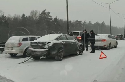 На юге Подмосковья произошла авария с участием 16 машин