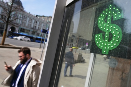 Российские банки заявили о начале продаж наличных долларов и евро