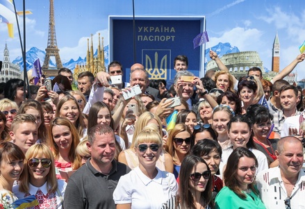 Более 1300 украинцев въехали в ЕС в первый день безвизового режима