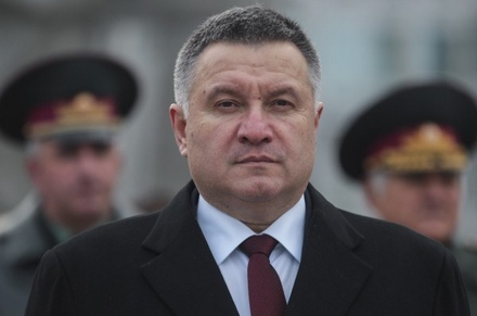 Аваков обвинил экс-депутата Олейника в финансировании палаток у Рады  