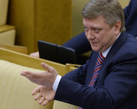 Депутат объяснил принцип работы законопроекта об аресте за неуважение к власти в сети