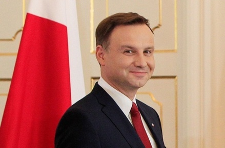 Президент Польши объявил о решении подписать резонансный закон о Холокосте