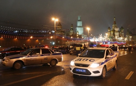 Источники в полиции сообщают о задержании автомобиля подозреваемых в убийстве Немцова