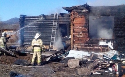 Двое взрослых и двое детей погибли при пожаре в Хакасии