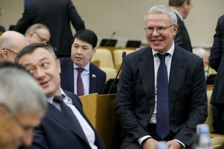 Фетисов назвал глупостью идею Тихонова запретить спортсменам становиться депутатами