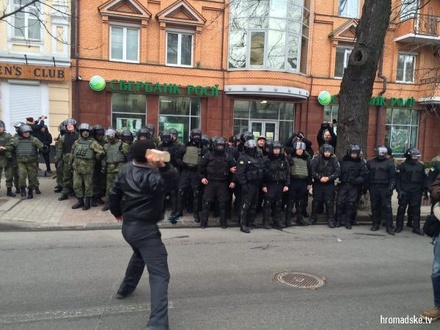 В Киеве произошло нападение на офисы российских банков
