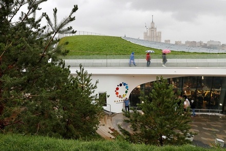 В Москве из-за непогоды закрыт парк «Зарядье»
