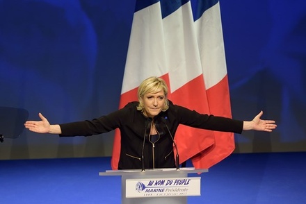 Марин Ле Пен призвала Францию отказаться от евро