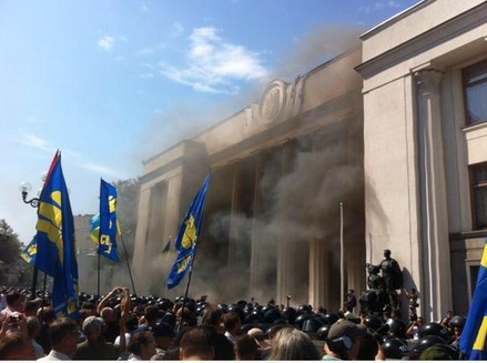 Взрыв прозвучал в ходе столкновений возле Верховной Рады Украины