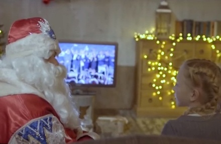 «Единая Россия» удалила ролик в поддержку Путина с участием Деда Мороза