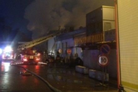 Число погибших при тушении пожара на складе в Москве достигло семи