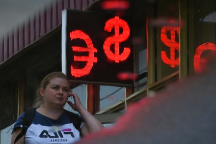 Экономисты разошлись в оценке перспективы курса доллара и евро до конца 2020 года