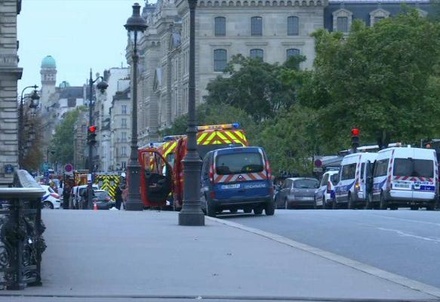 Число раненных при нападении на полицейский участок в Париже возросло до пяти