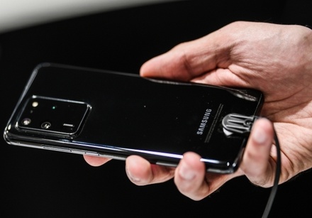 Смартфоны Samsung будут переводить звонки на русский язык в реальном времени