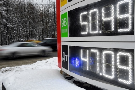 В правительстве не обсуждают вопрос продления заморозки цен на бензин