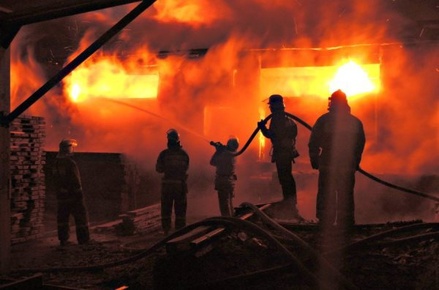 Власти Украины: горит 50% территорий склада боеприпасов под Харьковом