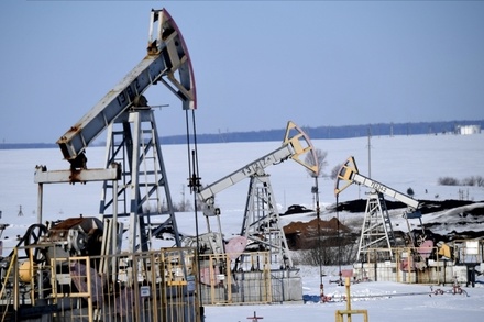 Цена нефти Brent превысила 121 доллар за баррель впервые с 24 марта