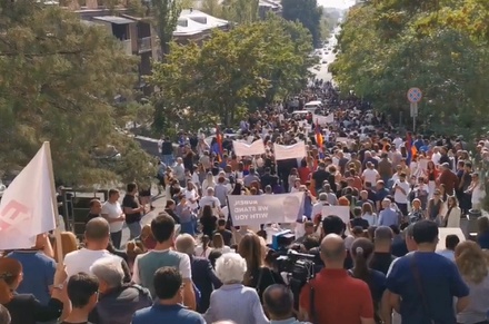 В центре Еревана началась акция в поддержку Рубена Варданяна