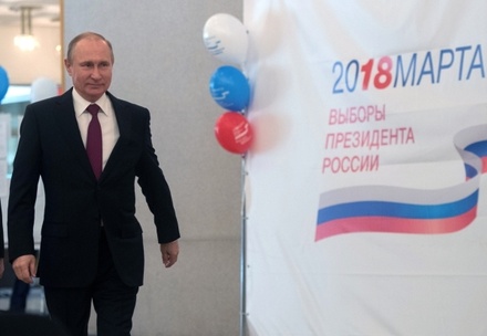 Владимир Путин побеждает на выборах президента России, набирая более 70% голосов