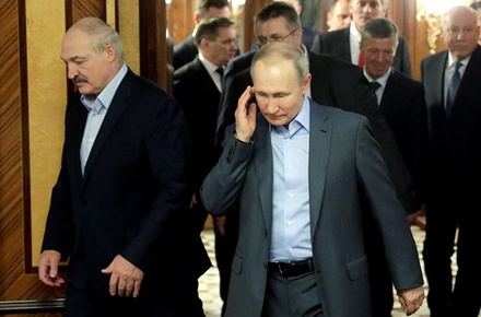 Путин и Лукашенко продолжили переговоры после хоккейного матча
