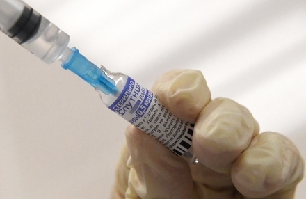 Иммунолог счёл достаточной вакцинацию «Спутником-Лайт» для переболевших COVID-19