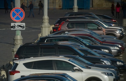 Жители улицы Героев Панфиловцев в Москве пожаловались на запрет парковки на дублёре