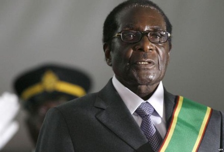 Президент Зимбабве впервые появился на публике после ареста военными