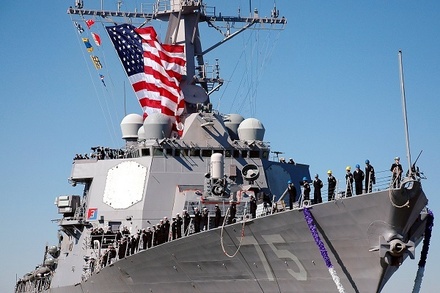 Москва пообещала реагировать на заход американских кораблей в Чёрное море