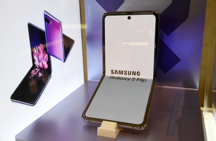 В России начались продажи новых складных смартфонов от Samsung