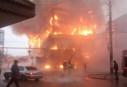 В Кизляре за утро сгорело два торговых центра