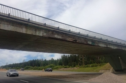 В Ярославской области арматура моста повредила 16 автомобилей