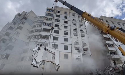 Тяжёлую технику подключили к разбору завалов частично рухнувшего дома в Белгороде