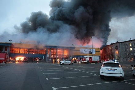 Сгоревший гипермаркет «Лента» в Петербурге был застрахован почти на 3 млрд руб.