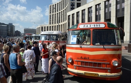 В Москве продолжается парад ретро-автобусов