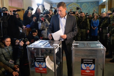 В ДНР и ЛНР сегодня проходят выборы глав республик и парламента