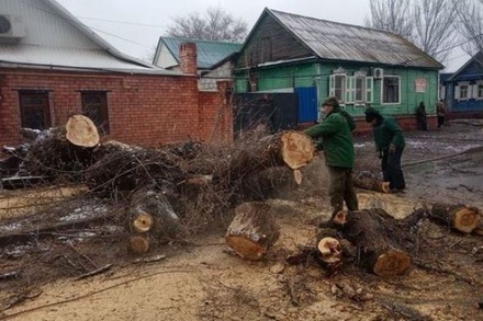 В Астрахани ликвидируют последствия двухдневного штормового ветра