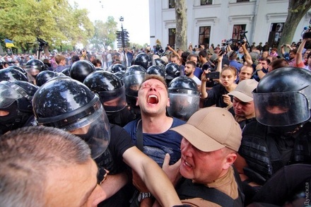 В здание горсовета Одессы прорвались митингующие