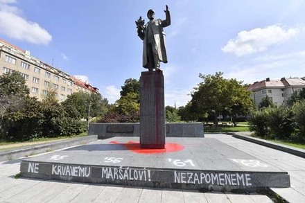 Москва выразила протест посольству Чехии из-за осквернения памятника маршалу Коневу