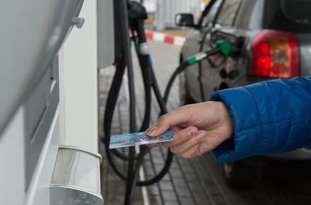 Глава Кузбасса попросил федеральные власти остановить рост цен на бензин