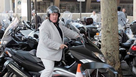 В Париже полиция конфисковала скутер у Жерара Депардье за вождение в состоянии опьянения