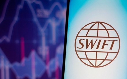 ЕС отключил от SWIFT семь российских банков